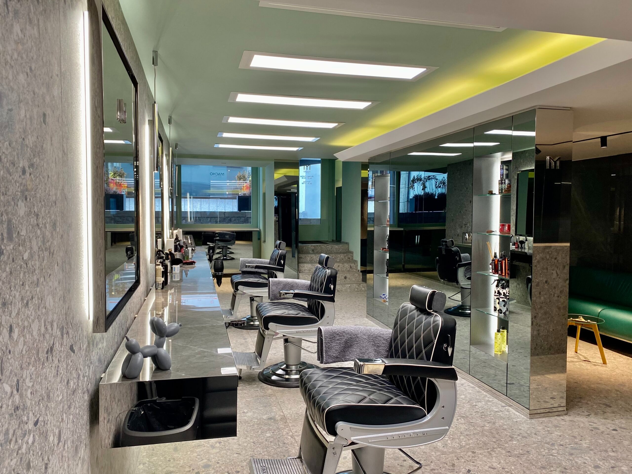 Macho Men Barbershop Innenraum